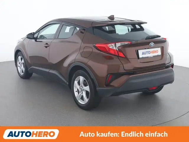 Toyota C-HR view 4