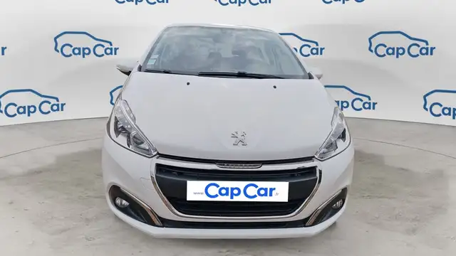 Peugeot 208 view 5