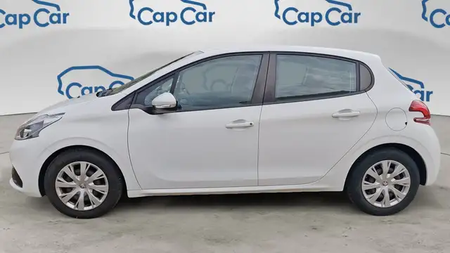 Peugeot 208 view 2