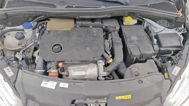 Peugeot 208 view 15