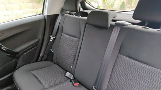 Peugeot 208 view 9