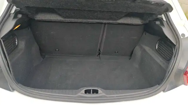 Peugeot 208 view 14