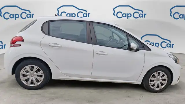 Peugeot 208 view 4