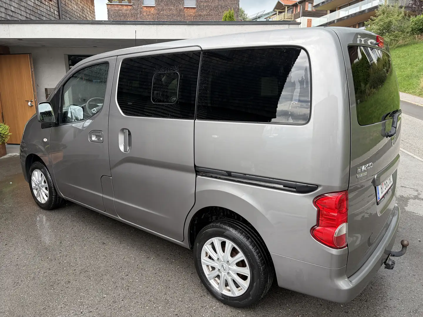 Nissan Evalia Tekna - 2