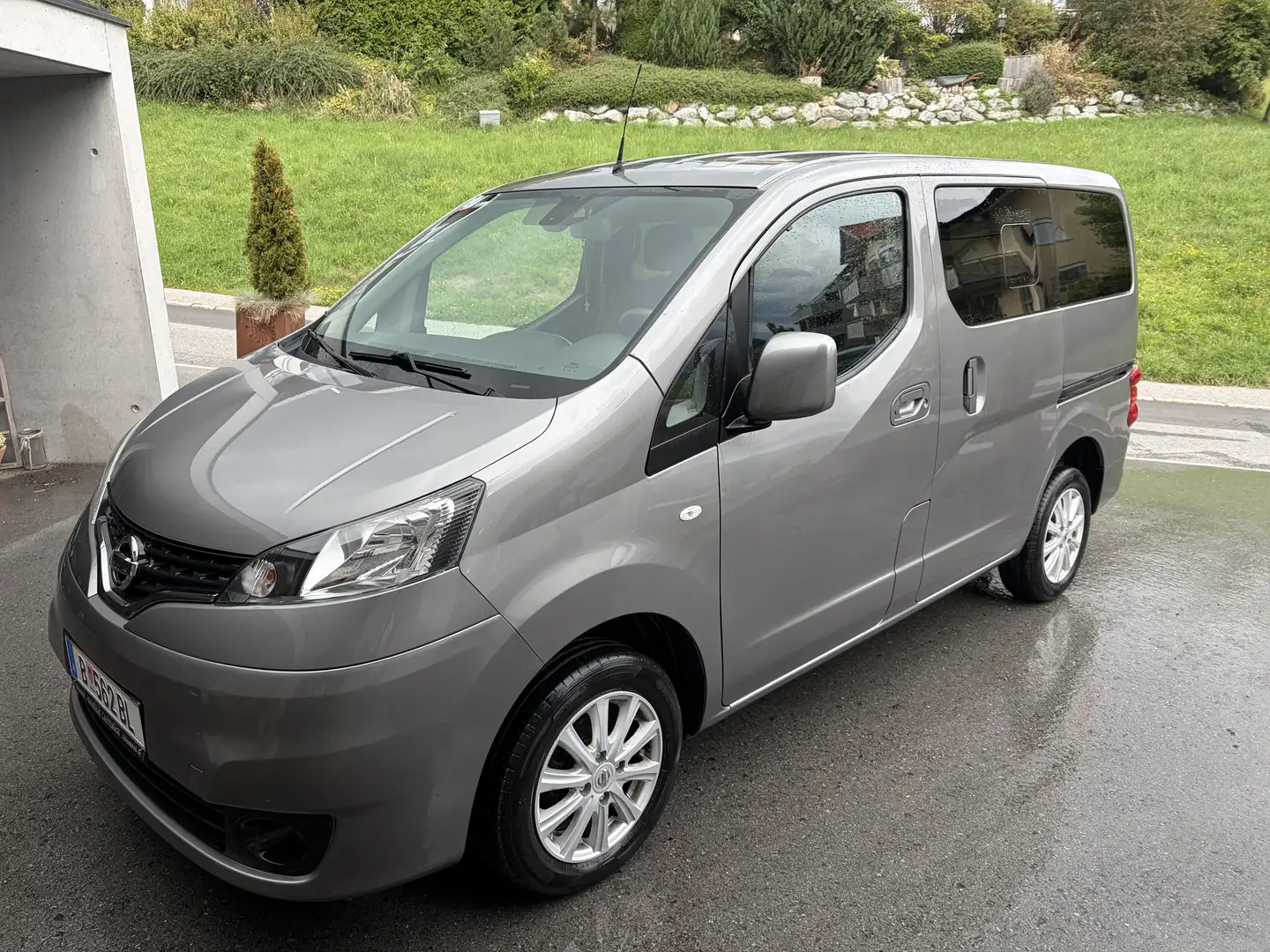 Nissan Evalia Tekna - 1