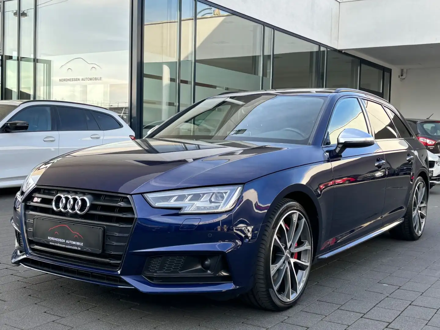 Audi S4 Avant 3.0 TFSI quat. | Panorama | 360° | B&O Kék - 1