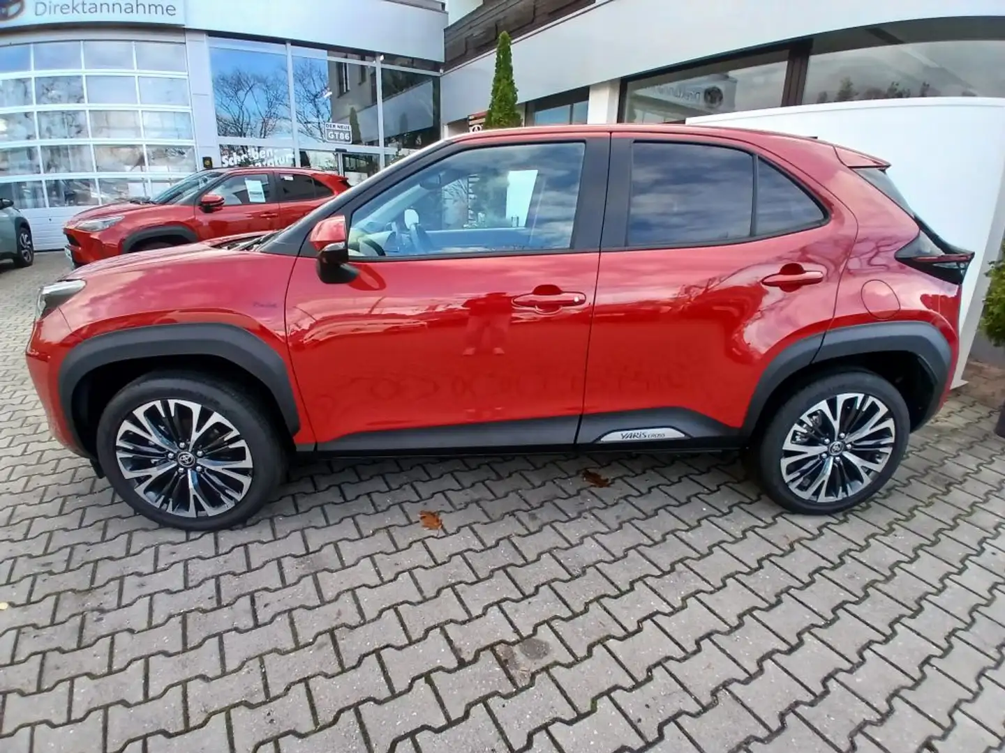 Toyota Yaris Cross Hybrid 1.5 VVT-i Elegant m. Teilleder*TWW* Rot - 2