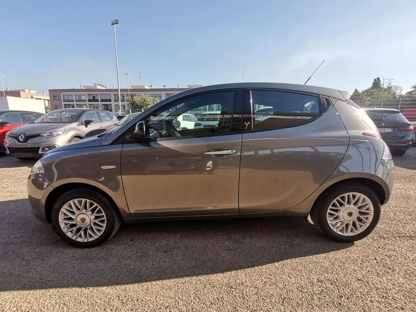 Lancia Ypsilon 1.2 69 CV 5 porte Gold Grigio - 2