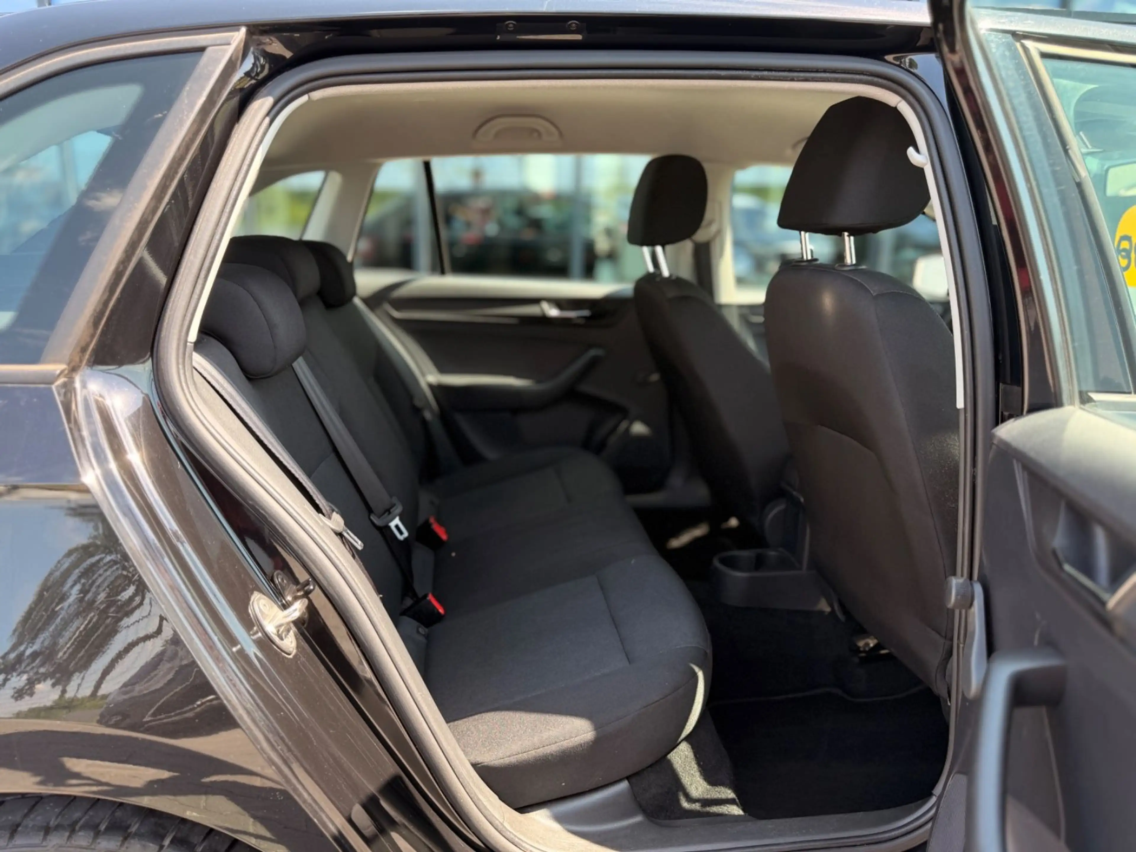 Skoda Rapid/Spaceback Spaceback 1.0 TSI Klima Tüv NEU — photo 12
