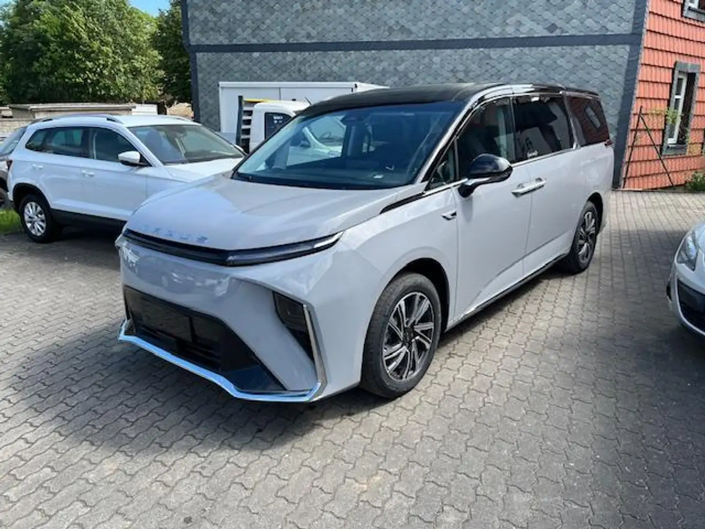 Maxus Mifa 9 LUXURY+AKKU90kWh+7-SITZER+LAGERWAGEN Szürke - 2