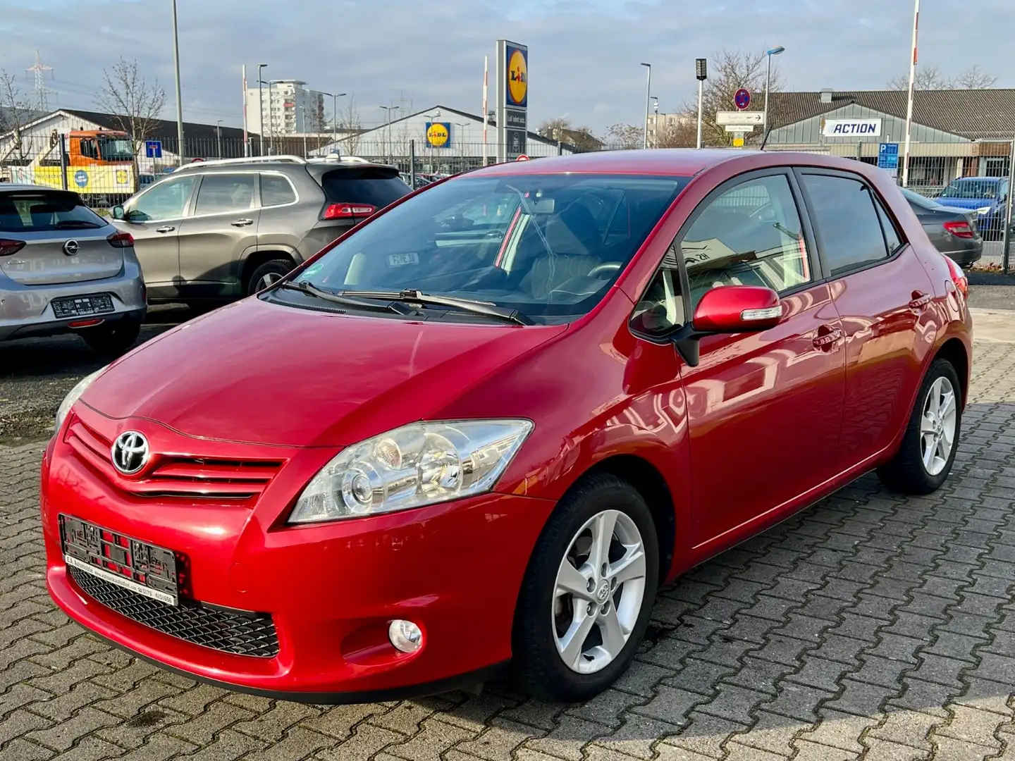 Toyota Auris 1,6-l-Valvematic mit Design-Paket Rot - 1