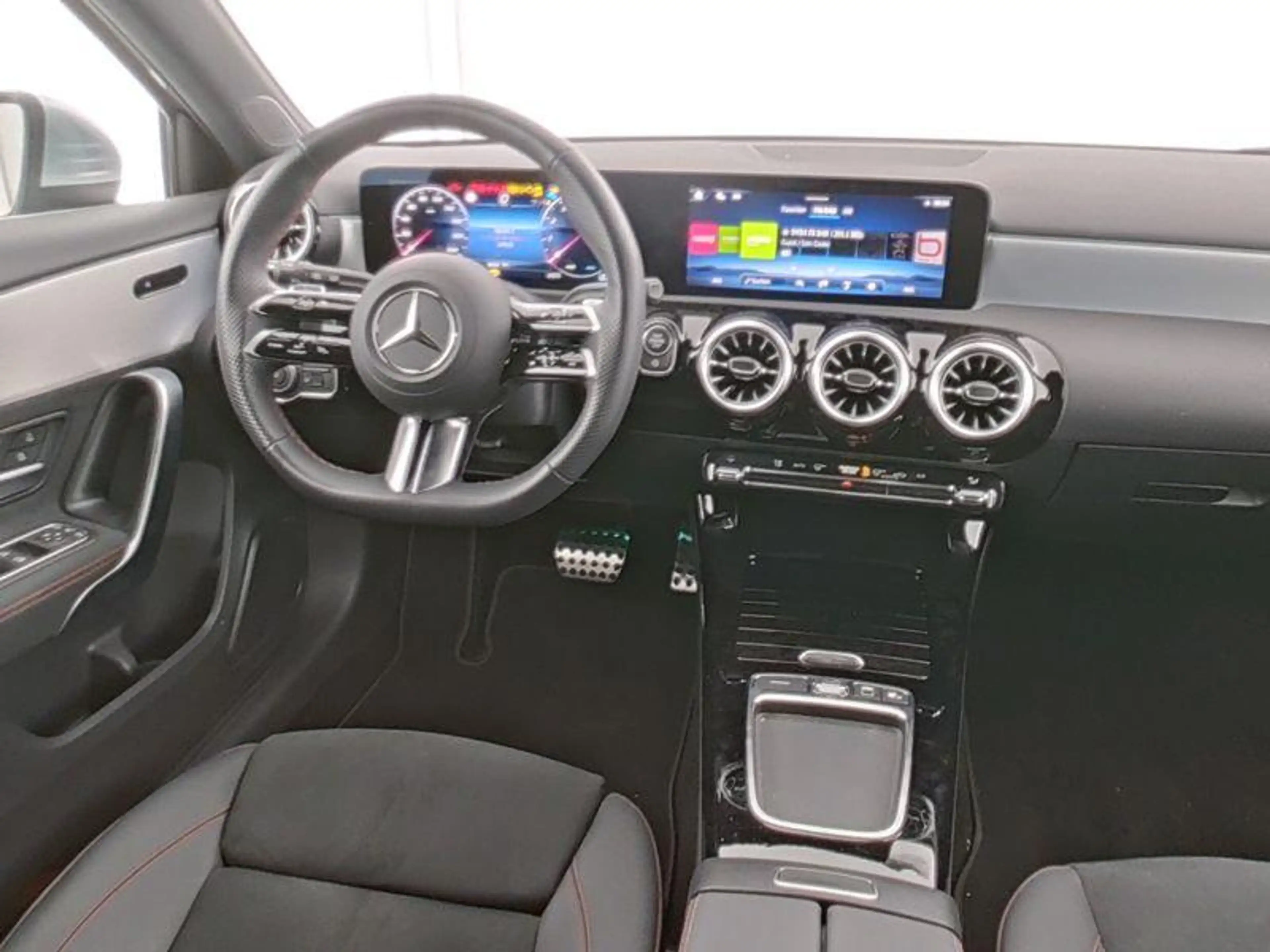 Mercedes-Benz A 200 Hatchback AMG Line | Smartphone Integratie | Verwa — photo 5