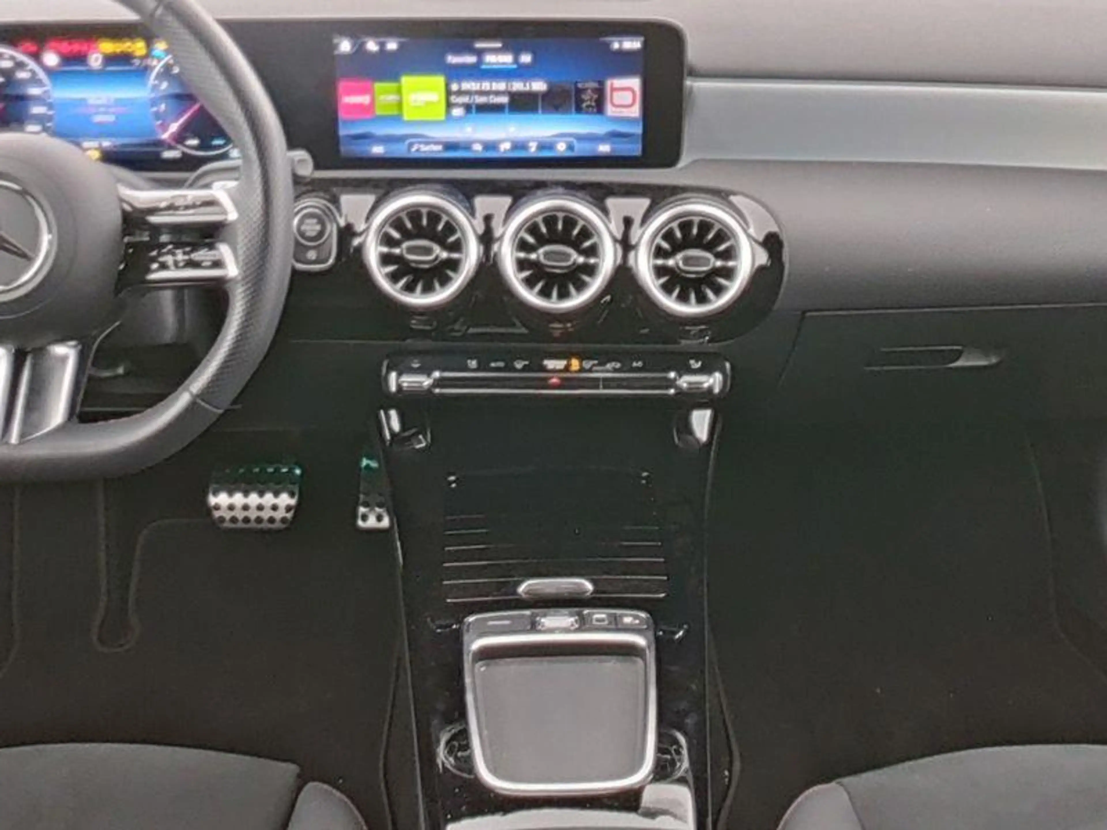 Mercedes-Benz A 200 Hatchback AMG Line | Smartphone Integratie | Verwa — photo 4