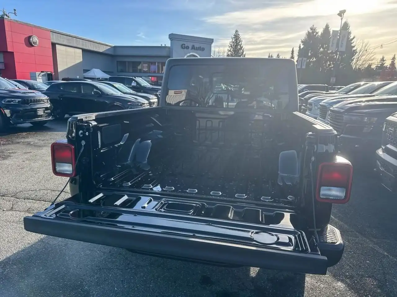 Jeep Gladiator снимка Jeep Gladiator