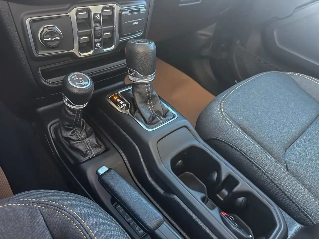 Jeep Gladiator снимка Jeep Gladiator