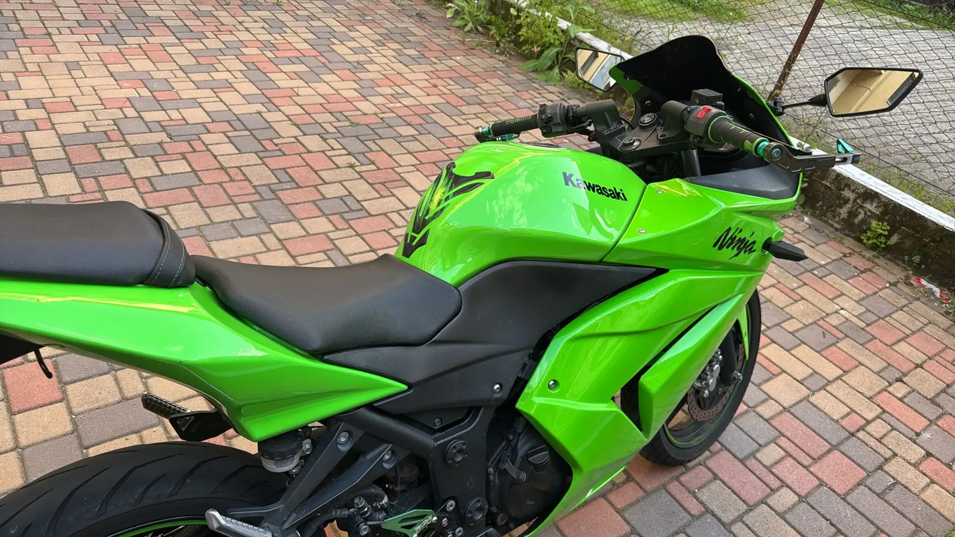 Kawasaki Ninja 250 R - 1