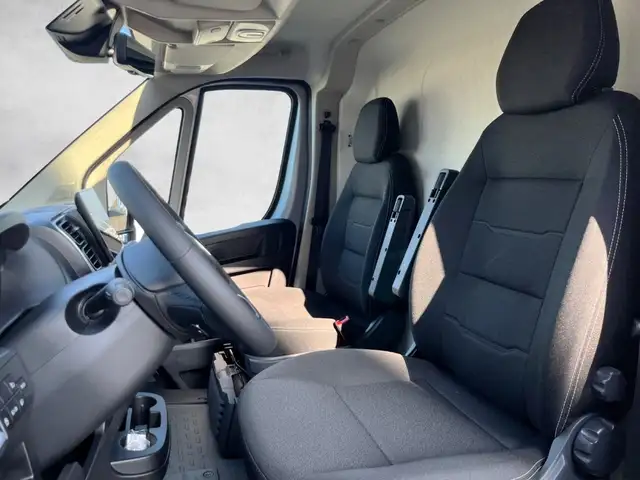 Peugeot Boxer Kastenwagen 33 L3H2 140 6-Gang Ansicht 9