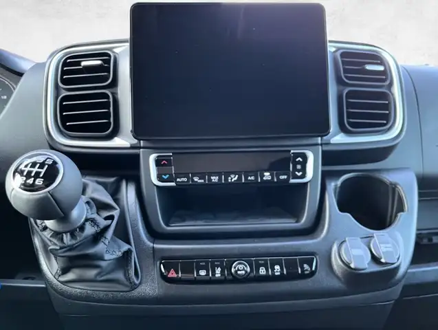 Peugeot Boxer Kastenwagen 33 L3H2 140 6-Gang Ansicht 15