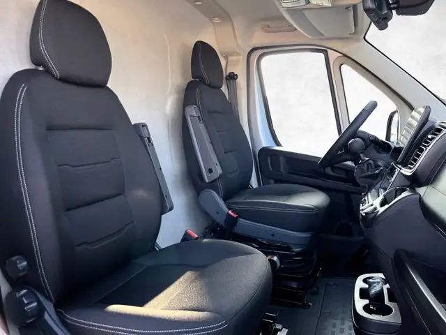 Peugeot Boxer Kastenwagen 33 L3H2 140 6-Gang Ansicht 17