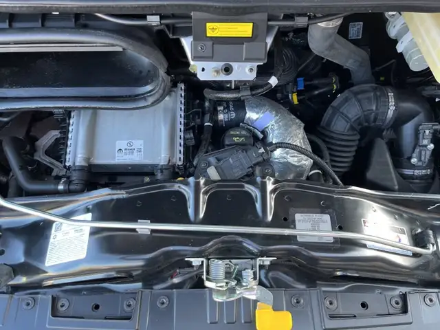 Peugeot Boxer Kastenwagen 33 L3H2 140 6-Gang Ansicht 19