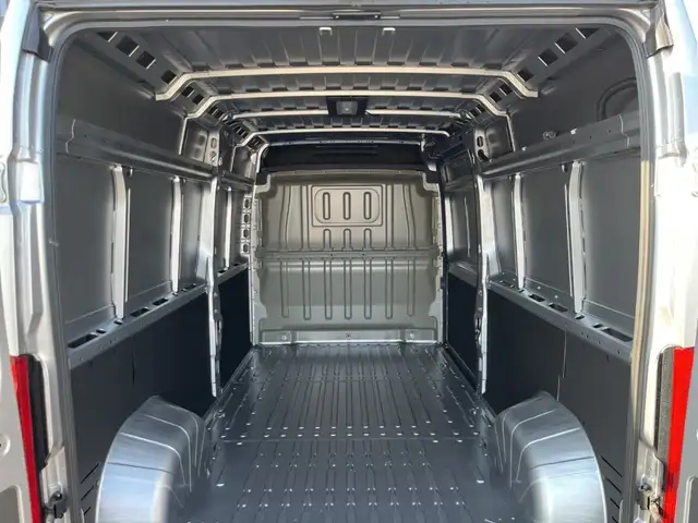 Peugeot Boxer Kastenwagen 33 L3H2 140 6-Gang Ansicht 18