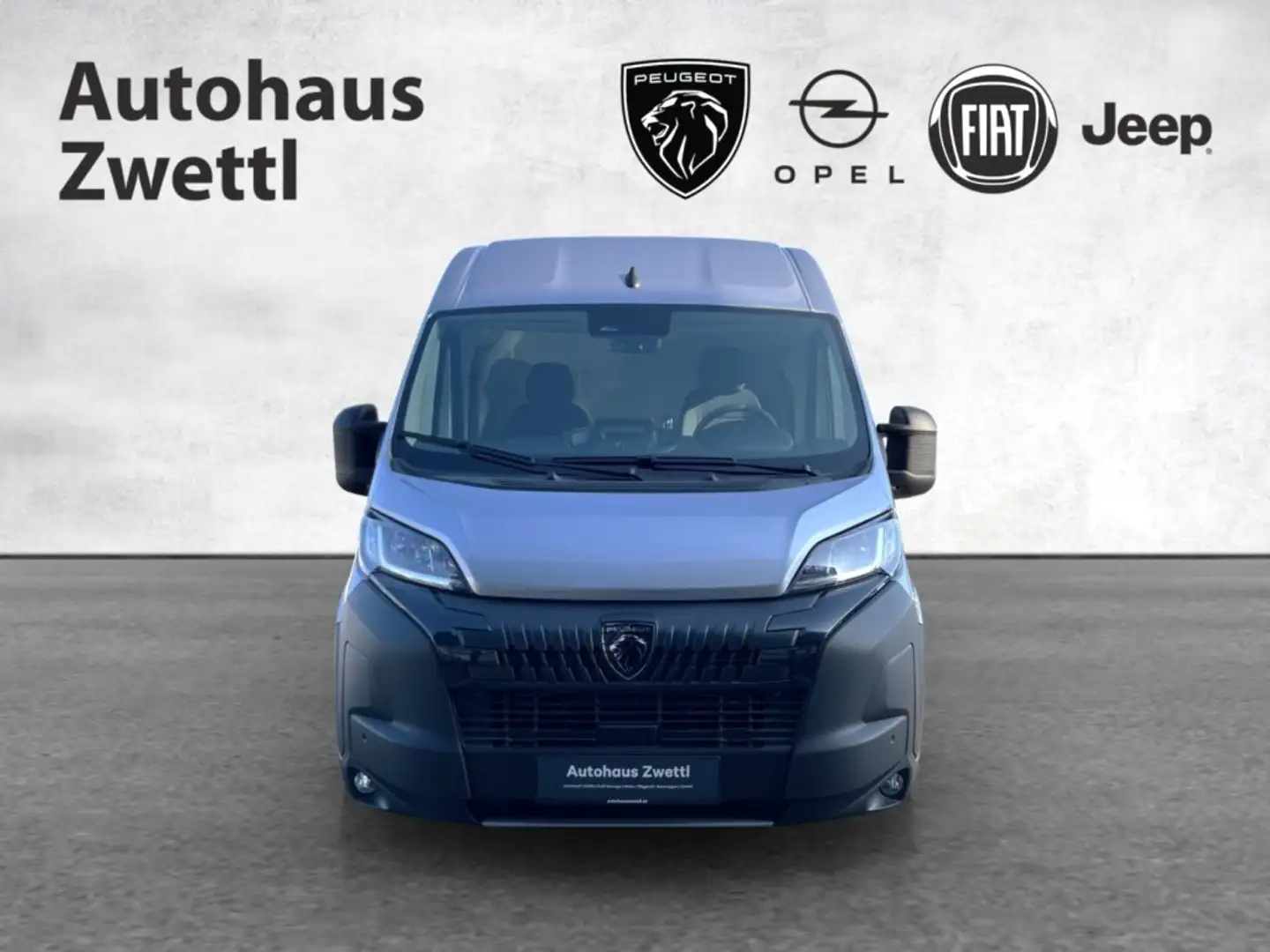 Peugeot Boxer Kastenwagen 3,3T L3H2 BHDI 140 Grau - 2