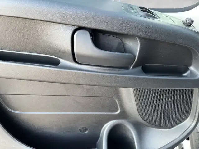 Peugeot Boxer Kastenwagen 33 L3H2 140 6-Gang Ansicht 12