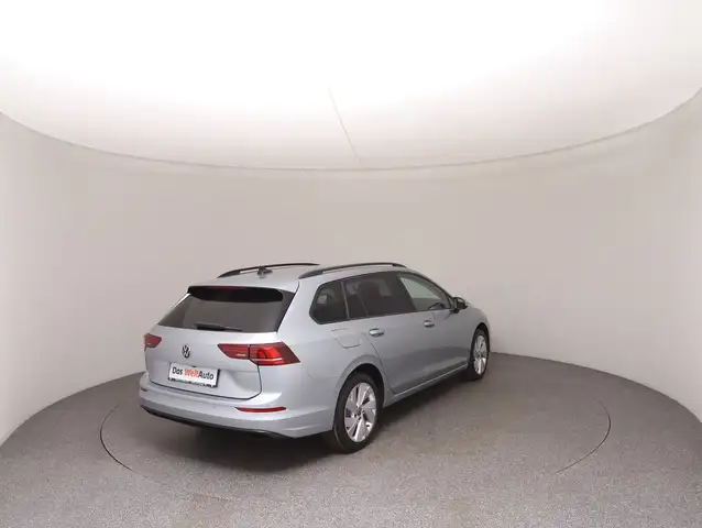 Volkswagen Golf view 4