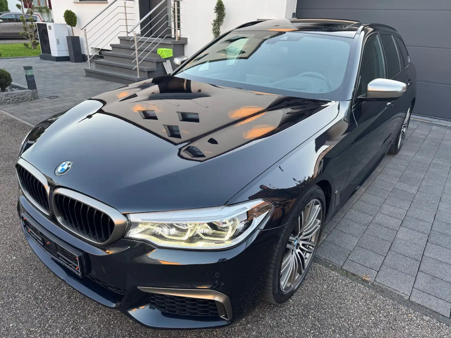 BMW M550 M550d xDrive Touring Aut. *VOLLAUSSTATTUNG* Schwarz - 1