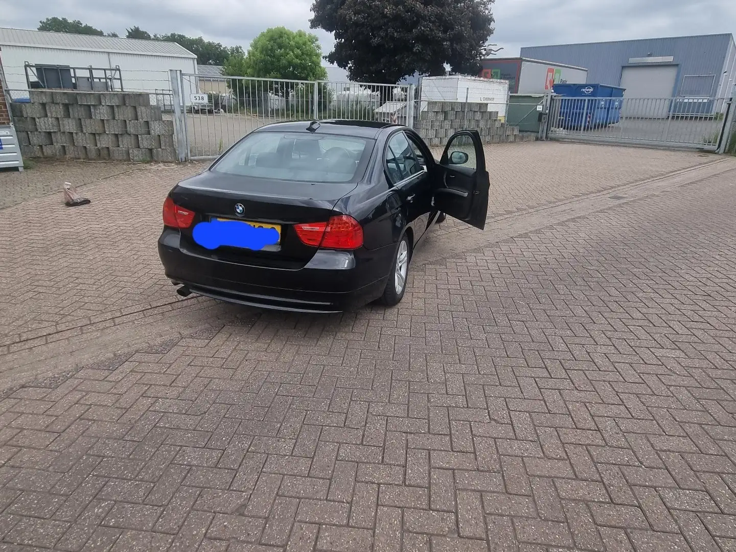 BMW 330 318i Business Line Zwart - 2