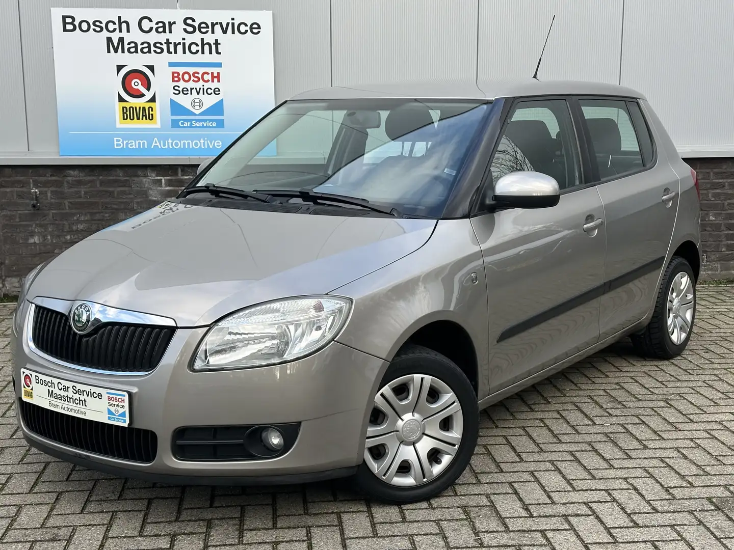 Skoda Fabia 1.6-16V Ambiente | Automaat | Zeer weinig kilomete Beige - 1