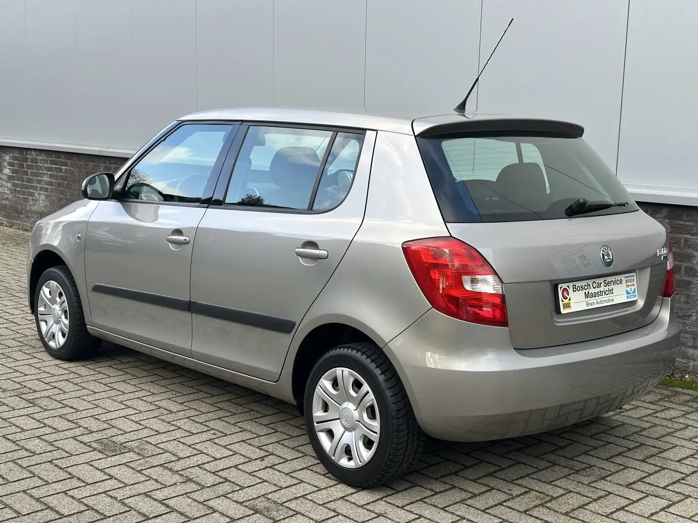 Skoda Fabia 1.6-16V Ambiente | Automaat | Zeer weinig kilomete Beige - 2