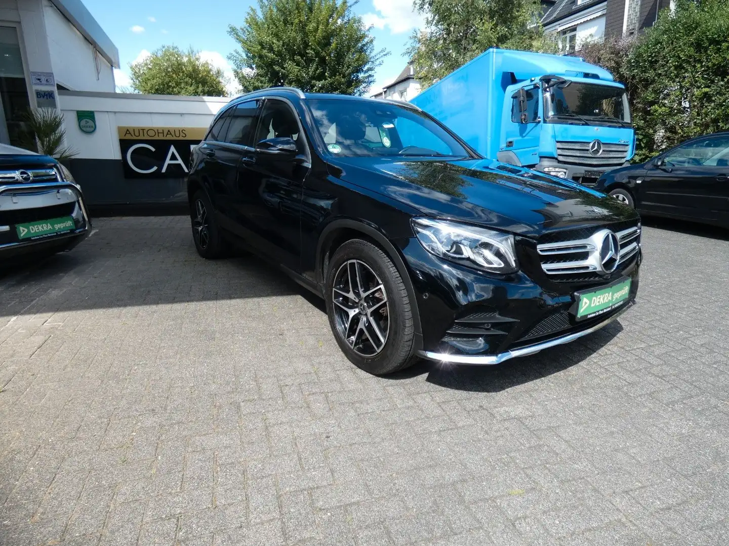 Mercedes-Benz GLC 250 d 4Matic AMG Paket/Navi/Pano/AHK/19"Zoll Zwart - 2