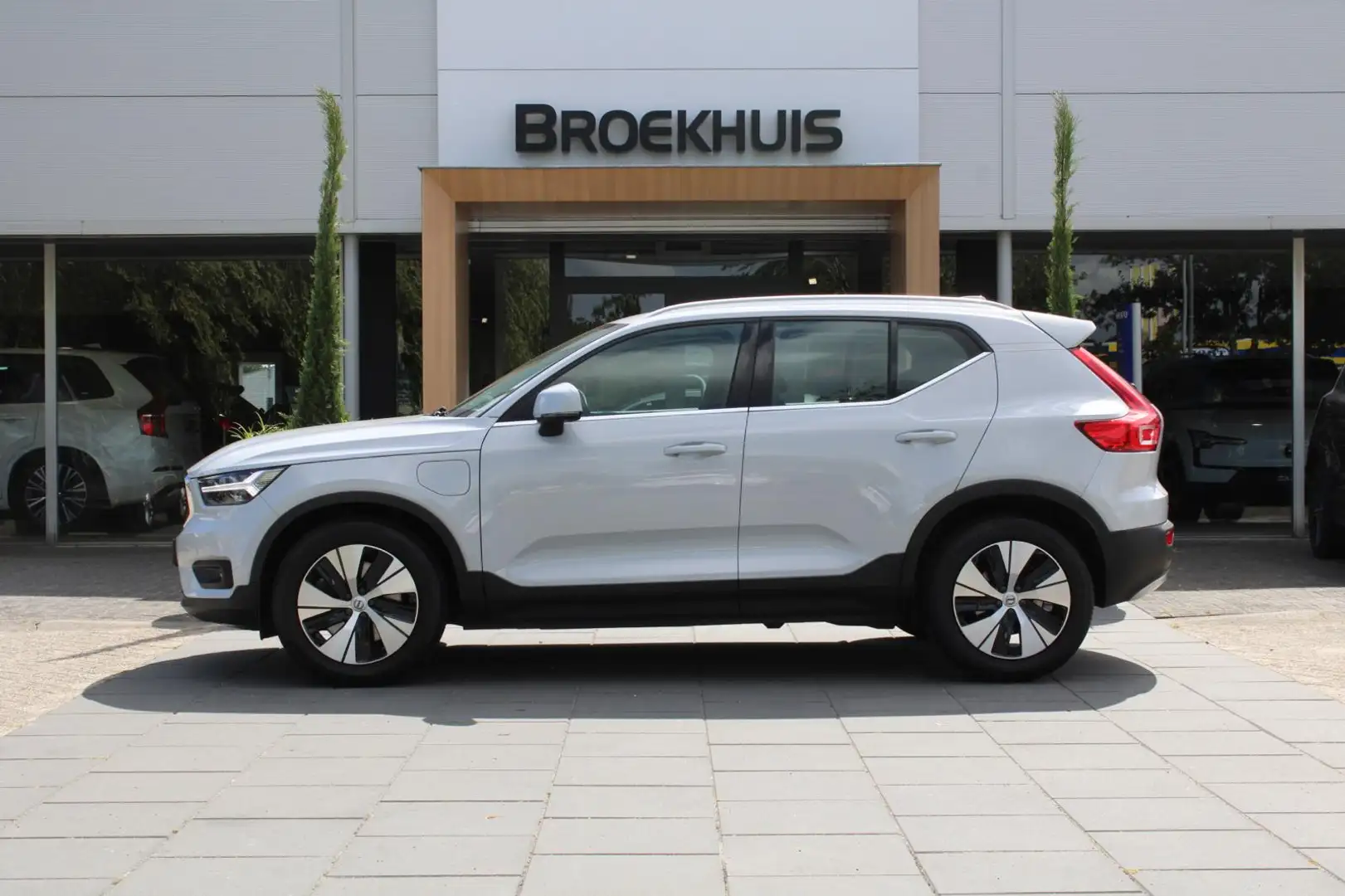 Volvo XC40 1.5 T5 Recharge Business Pro Gris - 2