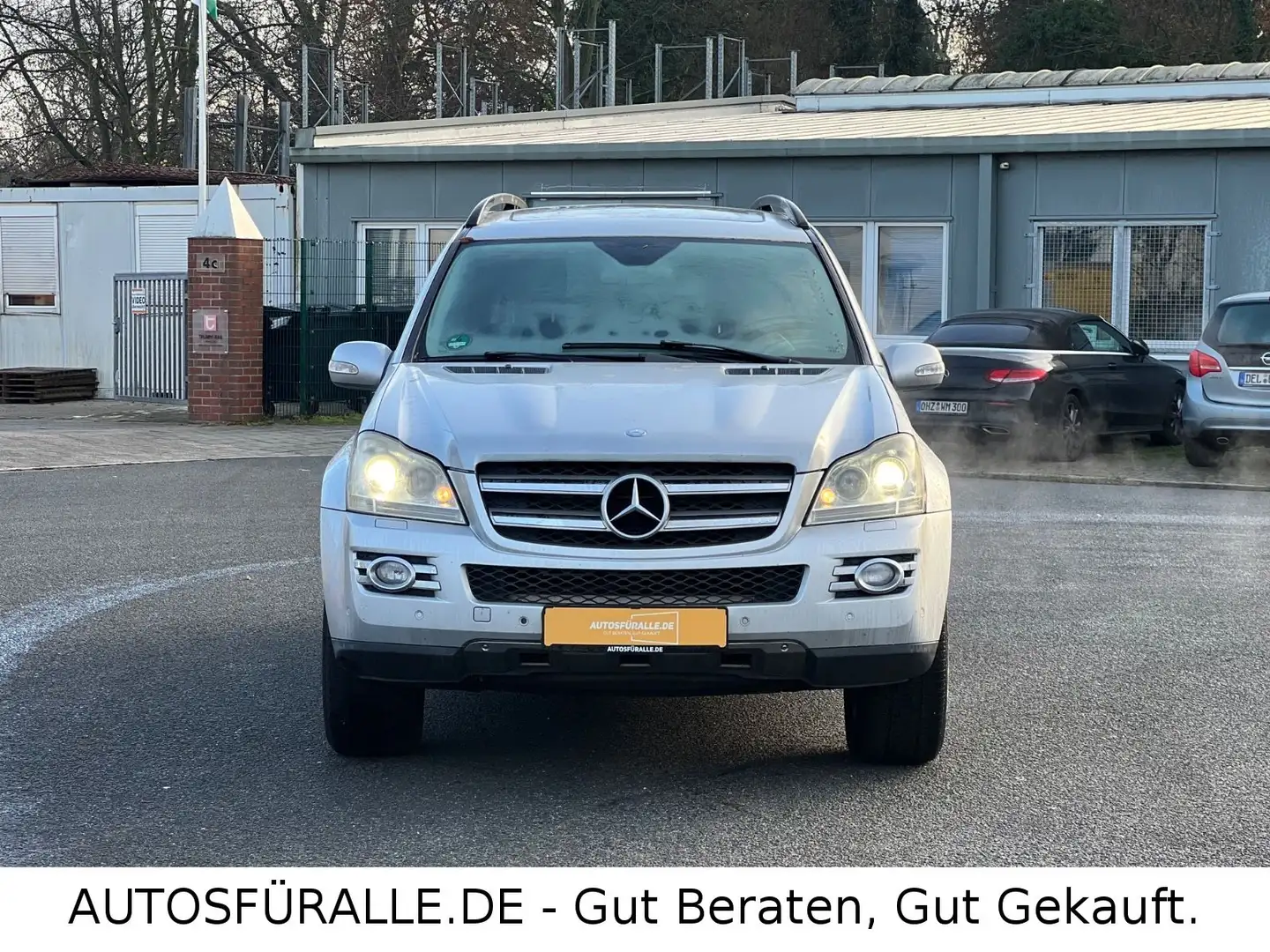 Mercedes-Benz GL 320 *4x4*7Sit.*SH*PDC*AHK*Pano.*Leder*StandH* - 2