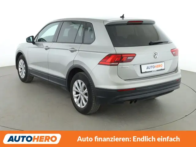 Volkswagen Tiguan view 4