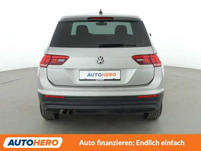 Volkswagen Tiguan view 5