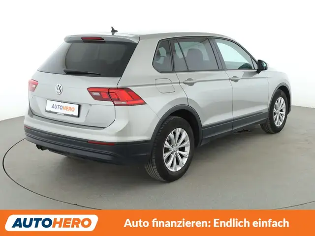 Volkswagen Tiguan view 6