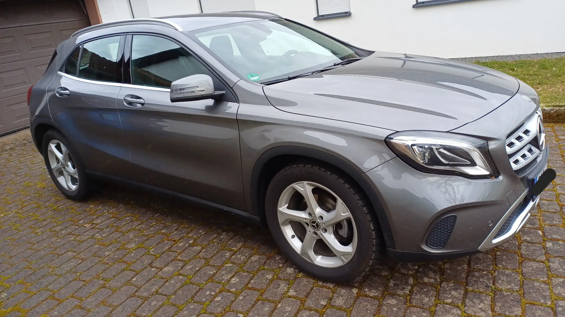 Mercedes-Benz GLA 180 Urban ParkPilot Sitzheizung Сірий - 1
