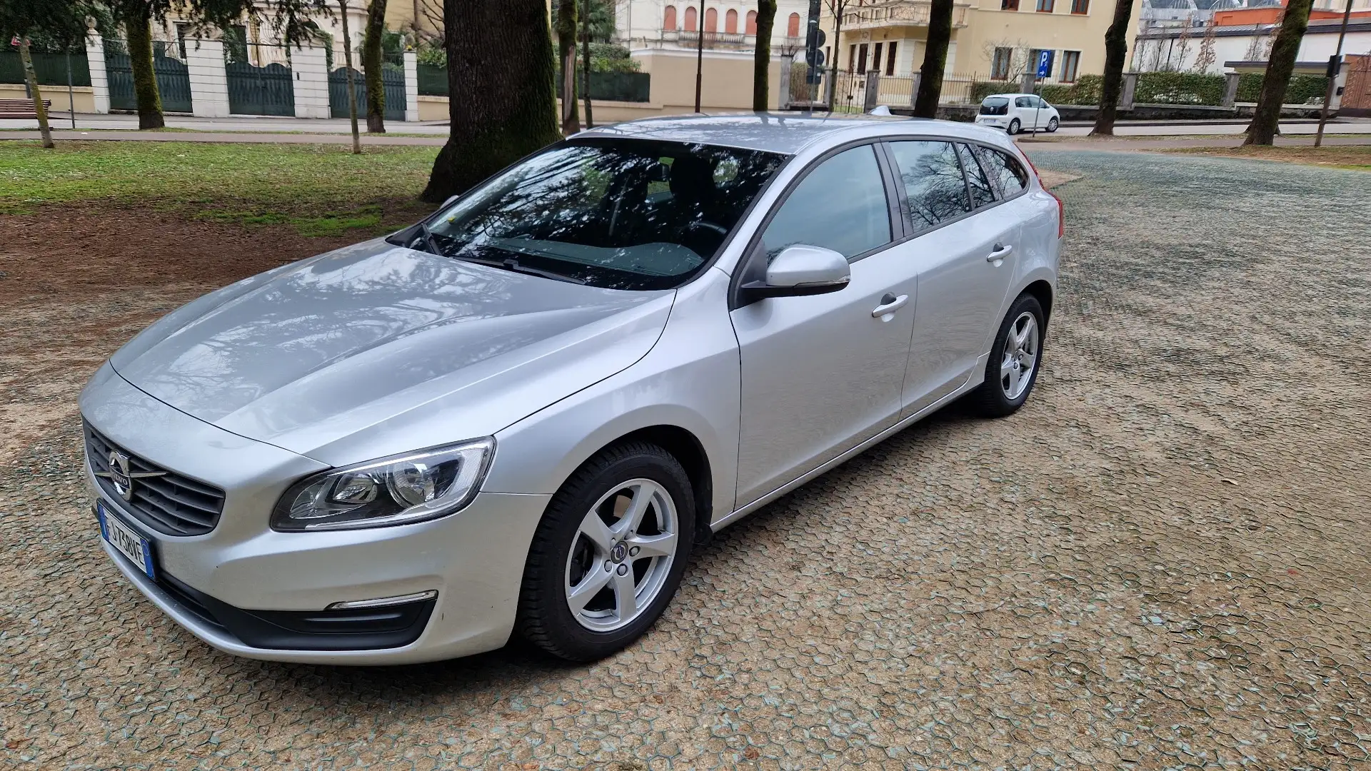 Volvo V60 Volvo V60 2.0 D2 Dinamic Geartronich - 2