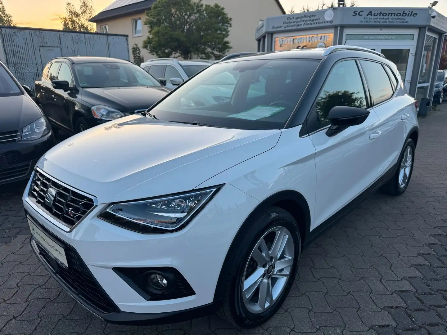 SEAT Arona 1.0 TGI FR -Line Weiß - 1
