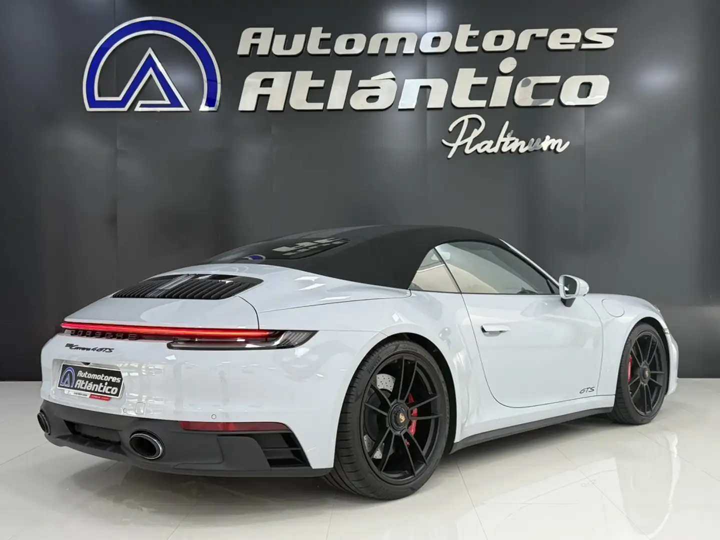 Porsche 992 Carrera 4 GTS Cabriolet PDK Weiß - 2