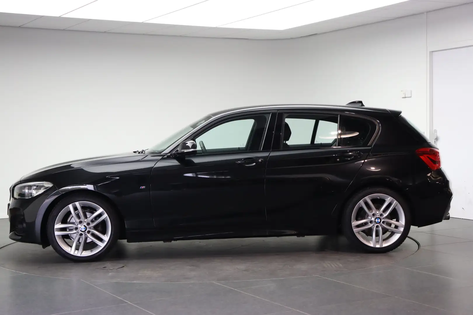 BMW 118 1 Serie 118i M Sport Automaat / Sportstoelen / LED Schwarz - 2