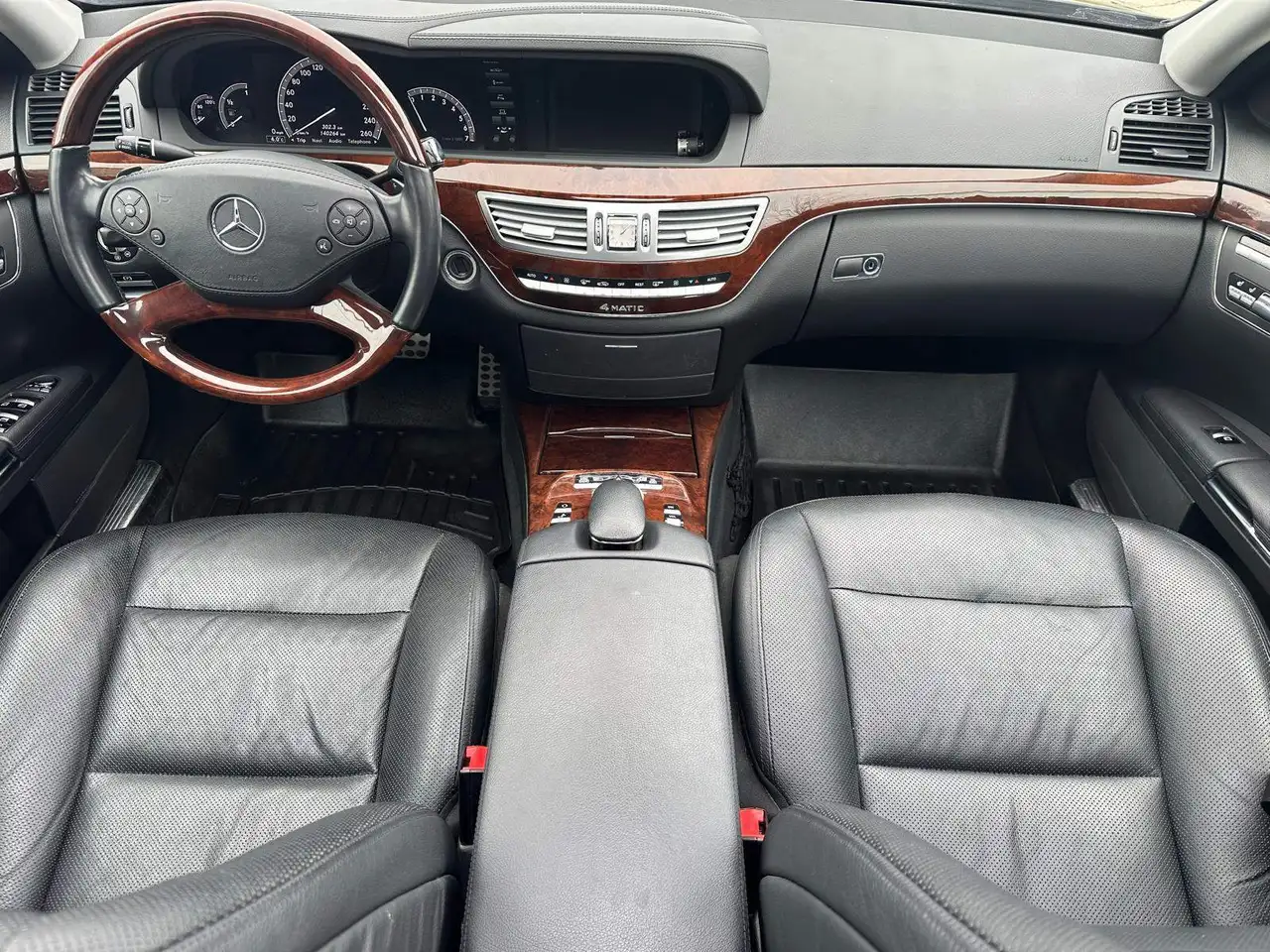 Mercedes-Benz S-Class снимка Mercedes-Benz S-Class