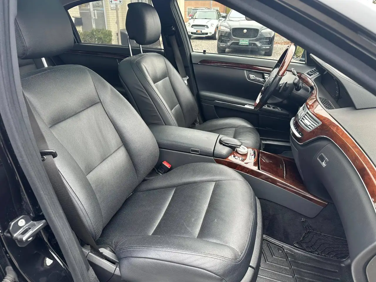 Mercedes-Benz S-Class снимка Mercedes-Benz S-Class