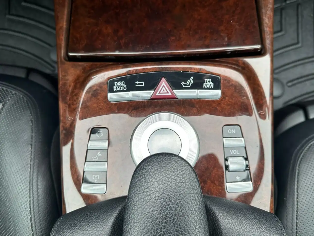 Mercedes-Benz S-Class снимка Mercedes-Benz S-Class