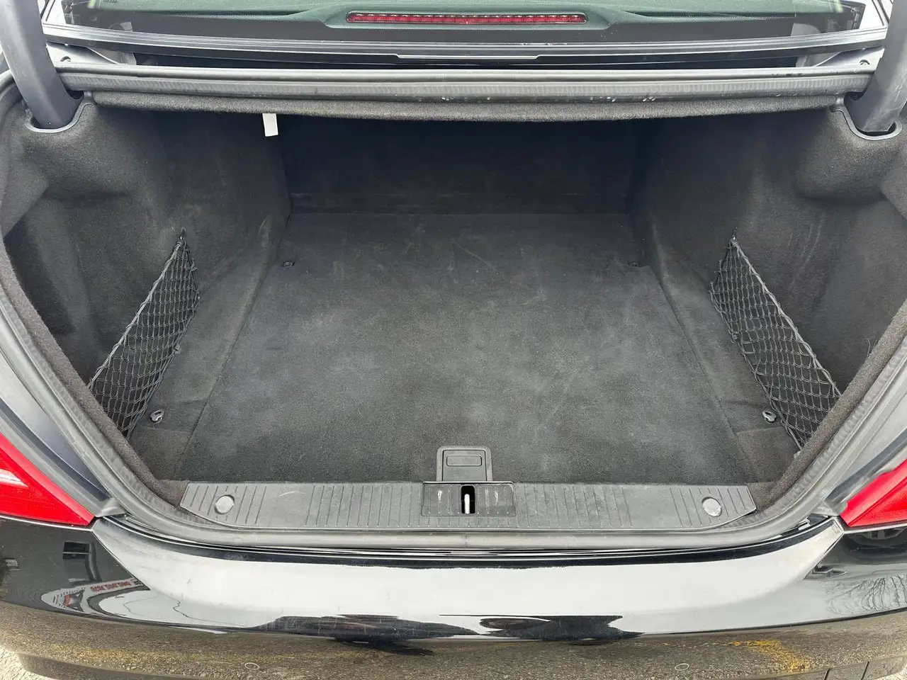 Mercedes-Benz S-Class снимка Mercedes-Benz S-Class