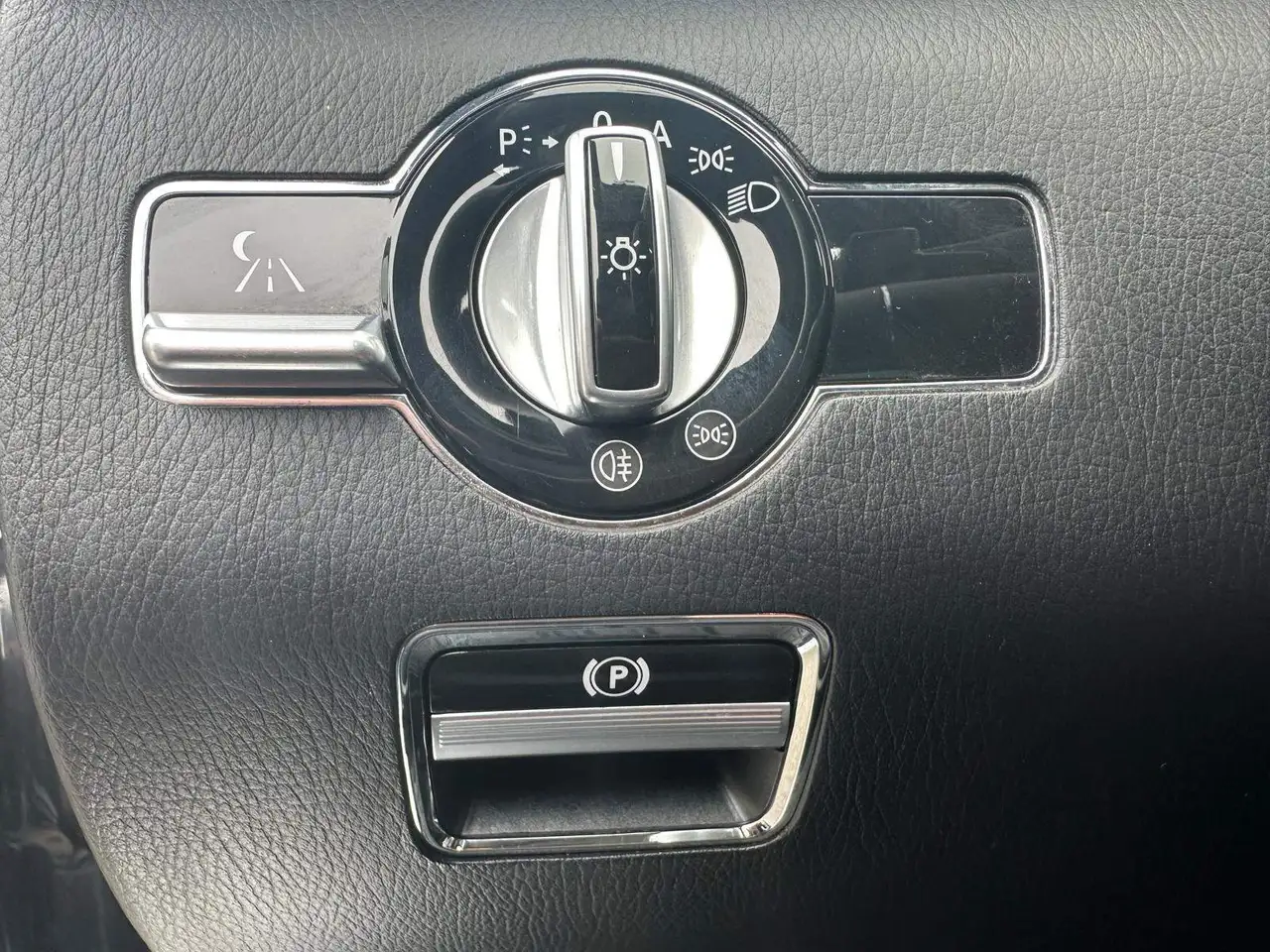 Mercedes-Benz S-Class снимка Mercedes-Benz S-Class