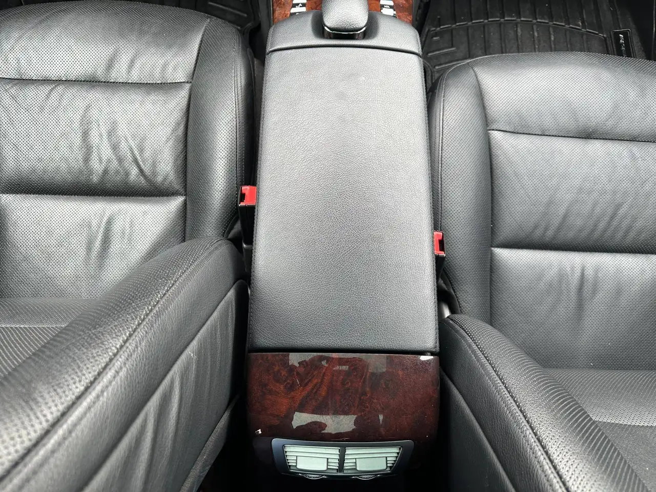 Mercedes-Benz S-Class снимка Mercedes-Benz S-Class