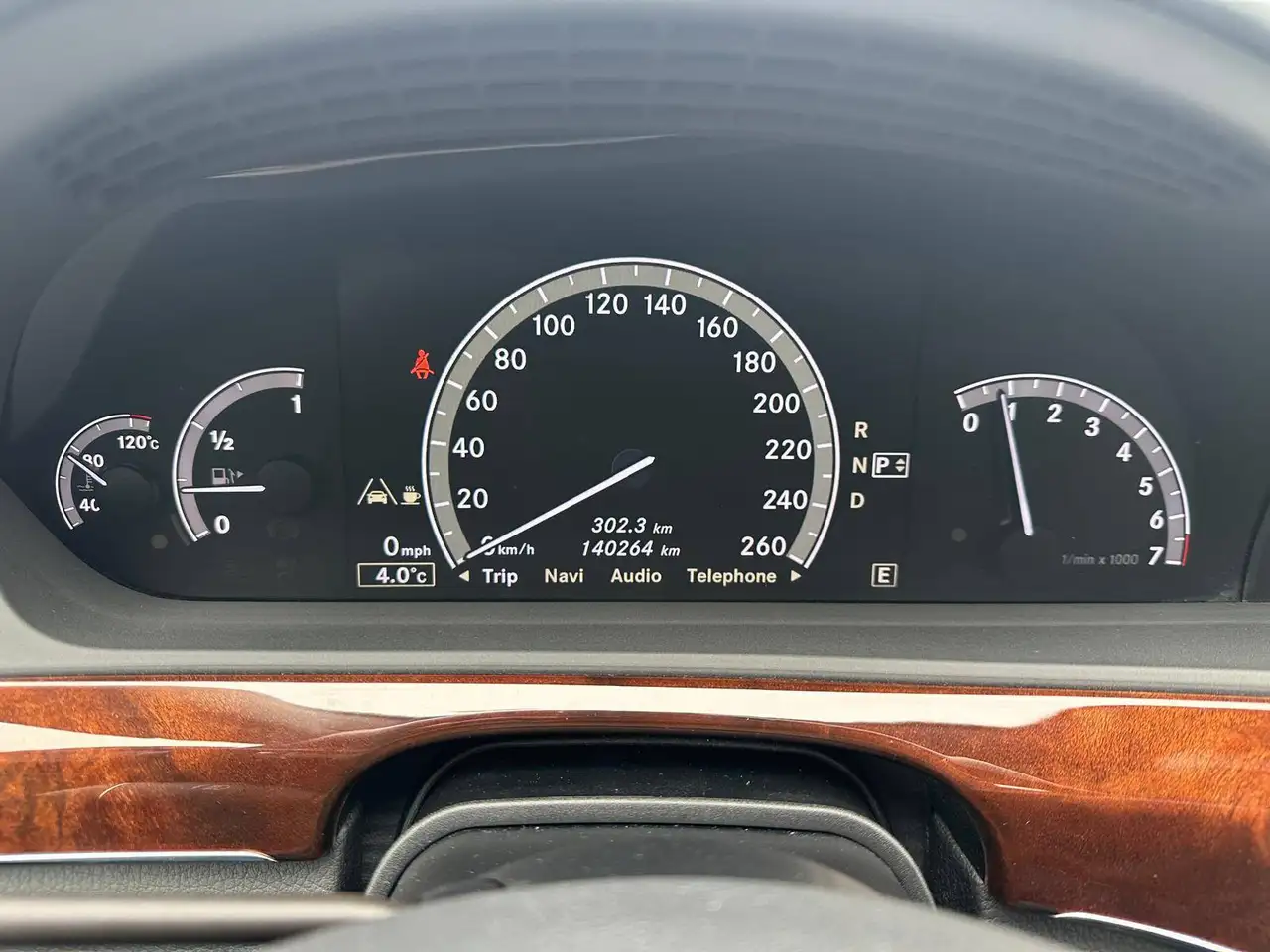 Mercedes-Benz S-Class снимка Mercedes-Benz S-Class